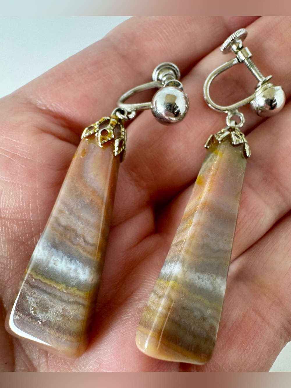 Vintage UNCAS Natural Agate Drop Clip-On Earrings in Brown and Cream #1406